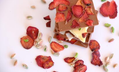 Arreglos frutales a domicilio Quito para San Valentín. Regalos con frutas y chocolate que sorprenden sin salir de casa. Entrega en Quito.